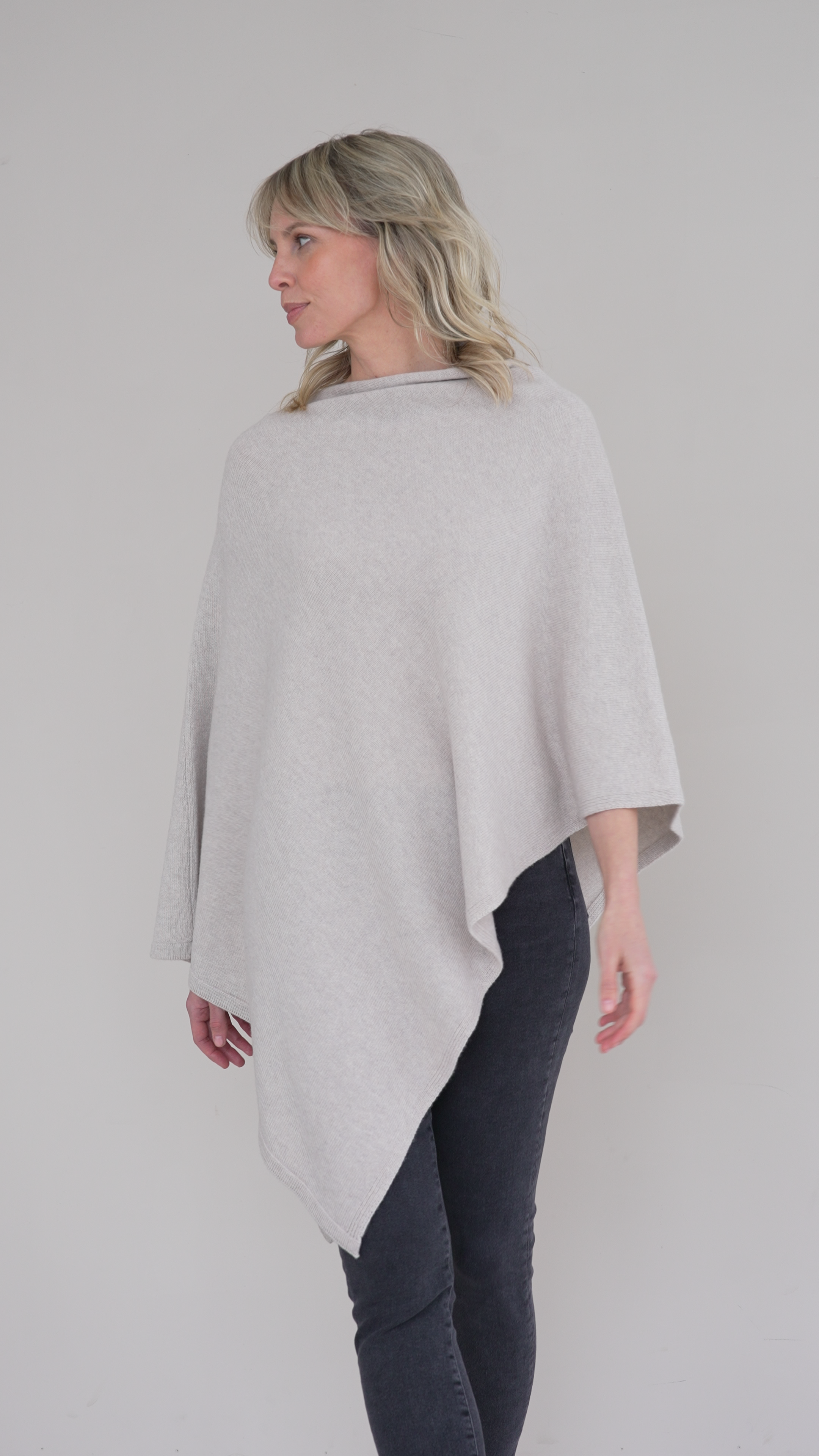 W7S85 Poncho asymetrisch